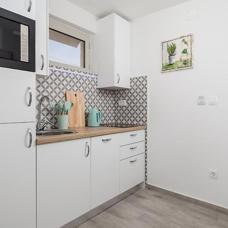 Studio Apartman Rozi أوباتيا المظهر الخارجي الصورة