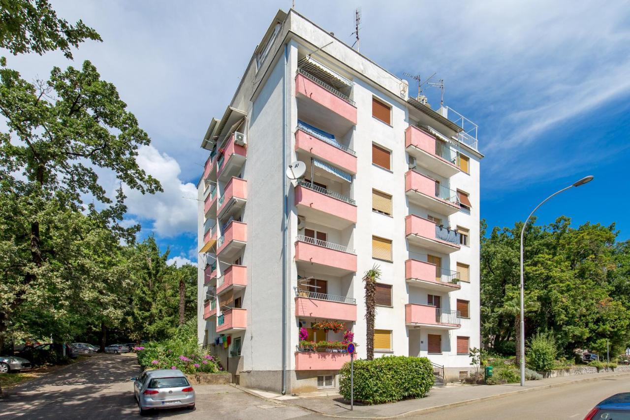 Studio Apartman Rozi أوباتيا المظهر الخارجي الصورة